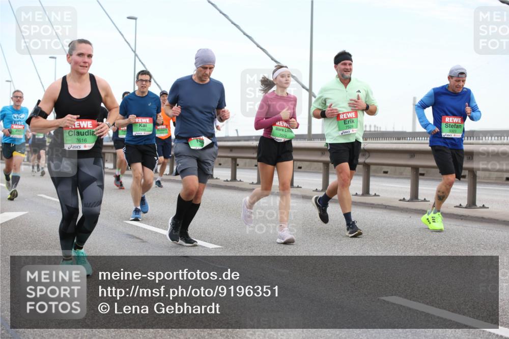 03.10.2025 - Köhlbrandbrückenlauf Lena Gebhardt http://msf.ph/oto/9196351 03.10.2025 15:26:10 Position 1 7616, 7499, 7529, 7528, 9323 meine-sportfotos.de