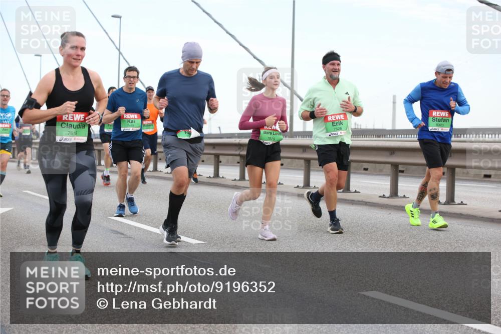 03.10.2025 - Köhlbrandbrückenlauf Lena Gebhardt http://msf.ph/oto/9196352 03.10.2025 15:26:10 Position 1 7616, 7499, 7529, 7528, 9323 meine-sportfotos.de