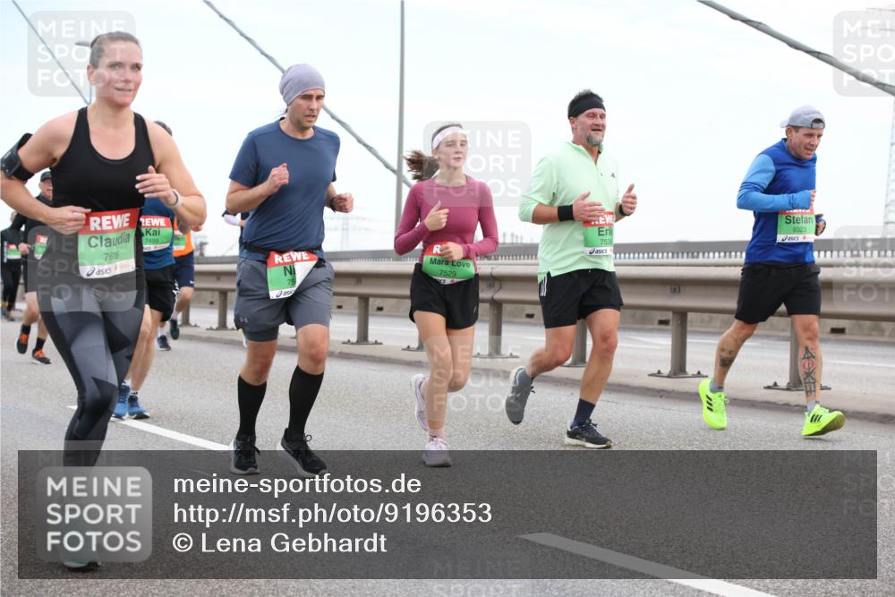 03.10.2025 - Köhlbrandbrückenlauf Lena Gebhardt http://msf.ph/oto/9196353 03.10.2025 15:26:10 Position 1 7499, 7616, 7528, 7529, 9323 meine-sportfotos.de