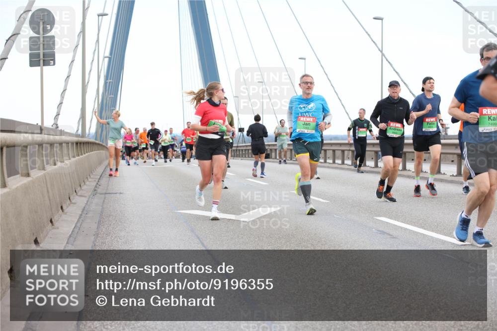 03.10.2025 - Köhlbrandbrückenlauf Lena Gebhardt http://msf.ph/oto/9196355 03.10.2025 15:26:11 Position 1 7283, 7499 meine-sportfotos.de