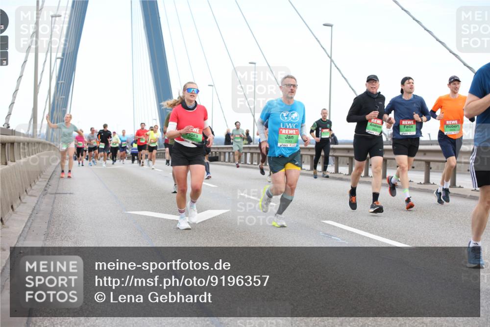 03.10.2025 - Köhlbrandbrückenlauf Lena Gebhardt http://msf.ph/oto/9196357 03.10.2025 15:26:12 Position 1 5, 8797, 7283, 8802 meine-sportfotos.de