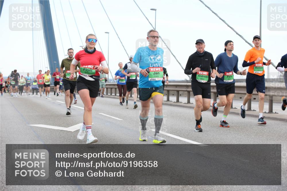 03.10.2025 - Köhlbrandbrückenlauf Lena Gebhardt http://msf.ph/oto/9196358 03.10.2025 15:26:12 Position 1 8797, 7283, 8802 meine-sportfotos.de