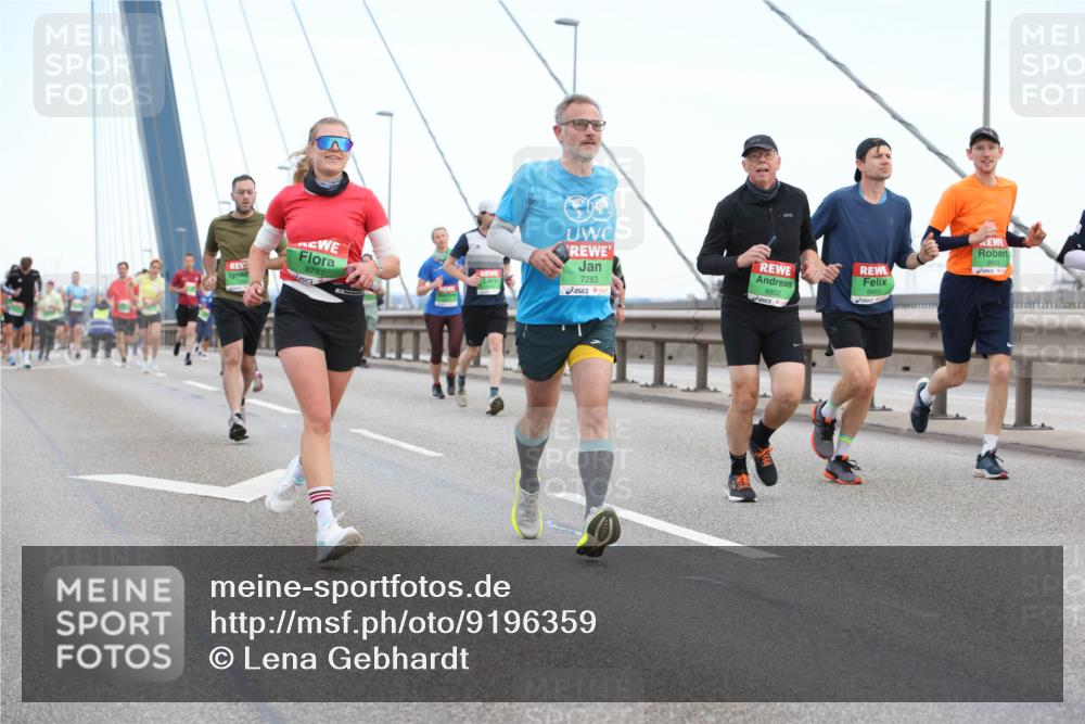 03.10.2025 - Köhlbrandbrückenlauf Lena Gebhardt http://msf.ph/oto/9196359 03.10.2025 15:26:12 Position 1 8797, 7283, 8802 meine-sportfotos.de