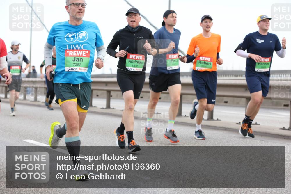 03.10.2025 - Köhlbrandbrückenlauf Lena Gebhardt http://msf.ph/oto/9196360 03.10.2025 15:26:13 Position 1 8803, 8805, 7283, 8802 meine-sportfotos.de