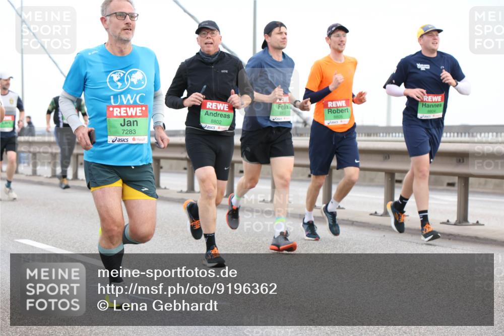 03.10.2025 - Köhlbrandbrückenlauf Lena Gebhardt http://msf.ph/oto/9196362 03.10.2025 15:26:13 Position 1 7283, 8802, 8803, 8804, 8805 meine-sportfotos.de