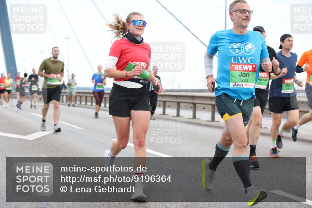 03.10.2025 - Köhlbrandbrückenlauf Lena Gebhardt http://msf.ph/oto/9196364 03.10.2025 15:26:13 Position 1 7283, 8802 meine-sportfotos.de