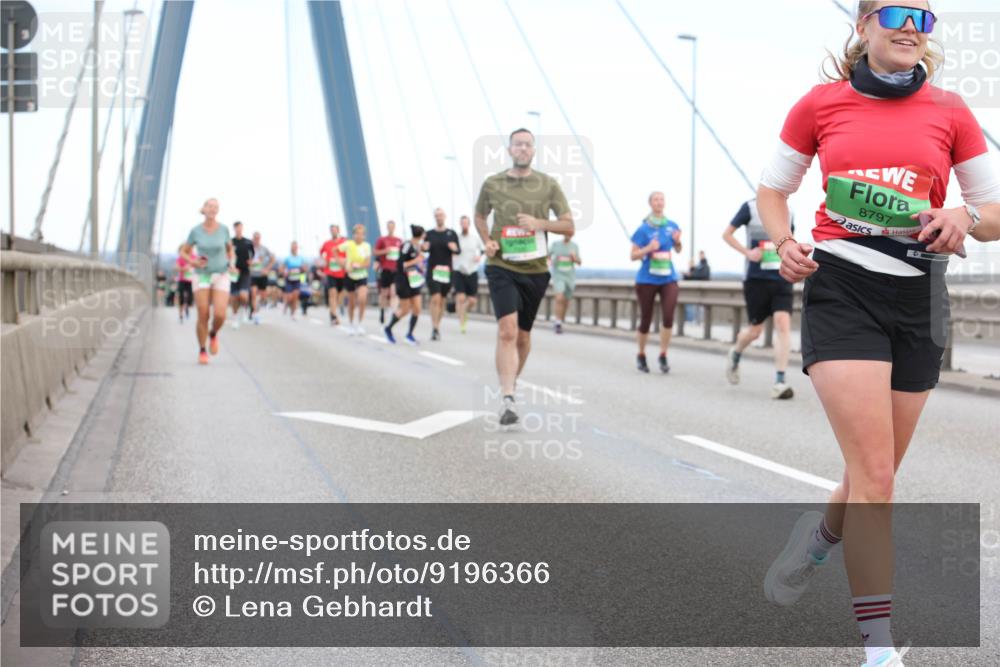 03.10.2025 - Köhlbrandbrückenlauf Lena Gebhardt http://msf.ph/oto/9196366 03.10.2025 15:26:14 Position 1 8797 meine-sportfotos.de