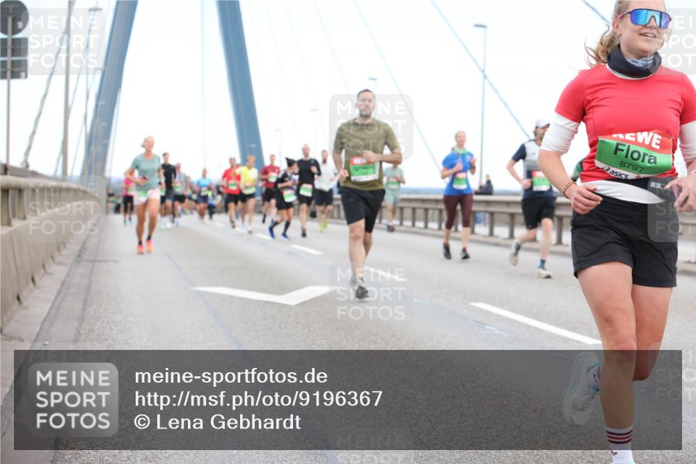 03.10.2025 - Köhlbrandbrückenlauf Lena Gebhardt http://msf.ph/oto/9196367 03.10.2025 15:26:14 Position 1 8797 meine-sportfotos.de
