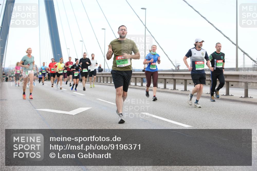 03.10.2025 - Köhlbrandbrückenlauf Lena Gebhardt http://msf.ph/oto/9196371 03.10.2025 15:26:14 Position 1 7395, 92 meine-sportfotos.de