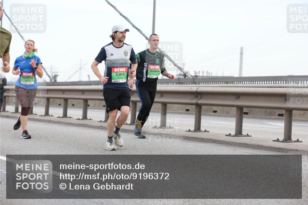 03.10.2025 - Köhlbrandbrückenlauf Lena Gebhardt http://msf.ph/oto/9196372 03.10.2025 15:26:15 Position 1 9601, 9096, 92, 7611 meine-sportfotos.de