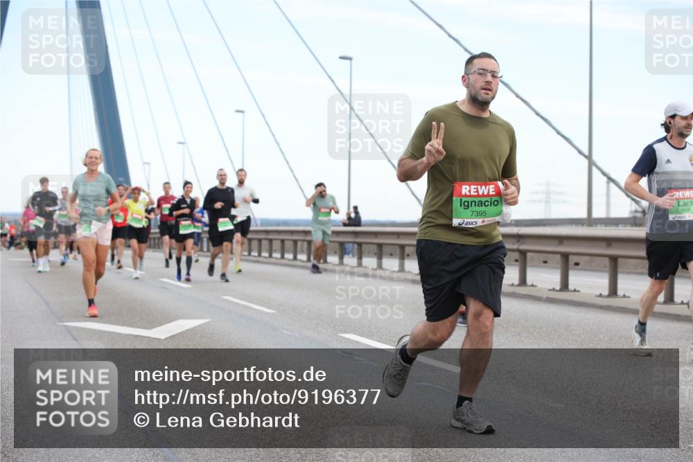 03.10.2025 - Köhlbrandbrückenlauf Lena Gebhardt http://msf.ph/oto/9196377 03.10.2025 15:26:16 Position 1 7395, 9096 meine-sportfotos.de