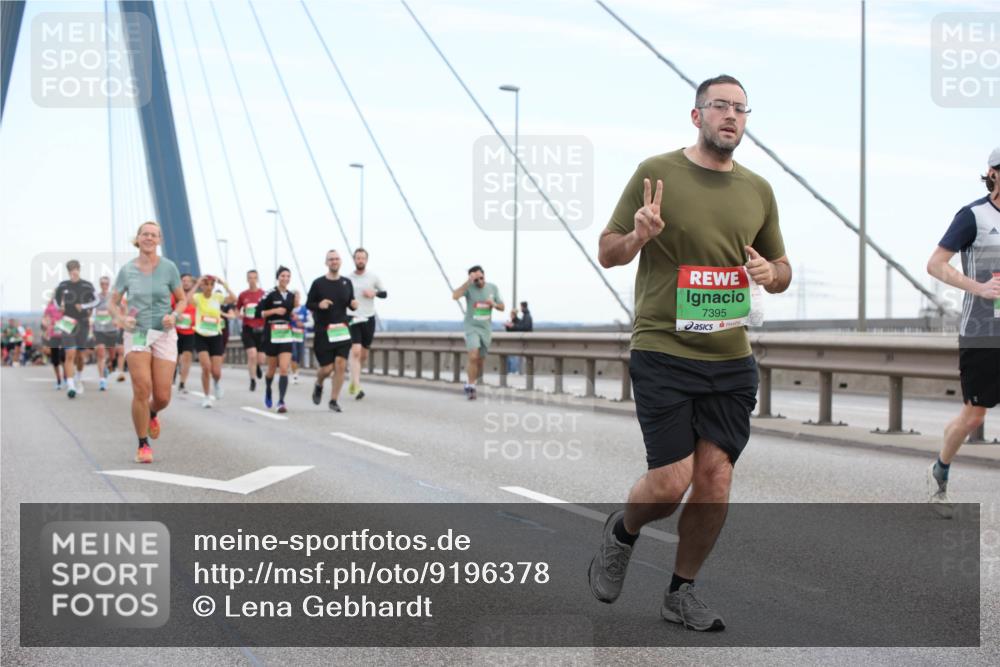 03.10.2025 - Köhlbrandbrückenlauf Lena Gebhardt http://msf.ph/oto/9196378 03.10.2025 15:26:16 Position 1 7395 meine-sportfotos.de