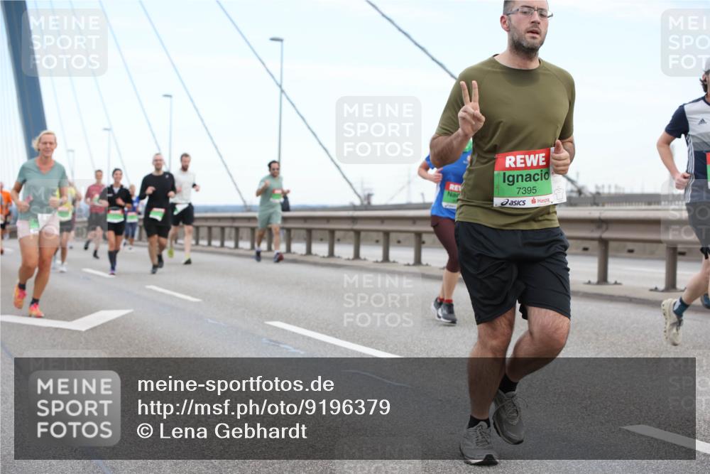 03.10.2025 - Köhlbrandbrückenlauf Lena Gebhardt http://msf.ph/oto/9196379 03.10.2025 15:26:16 Position 1 7395 meine-sportfotos.de