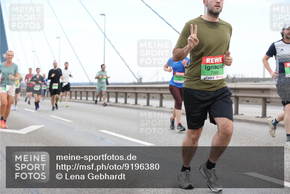 03.10.2025 - Köhlbrandbrückenlauf Lena Gebhardt http://msf.ph/oto/9196380 03.10.2025 15:26:16 Position 1 7395 meine-sportfotos.de