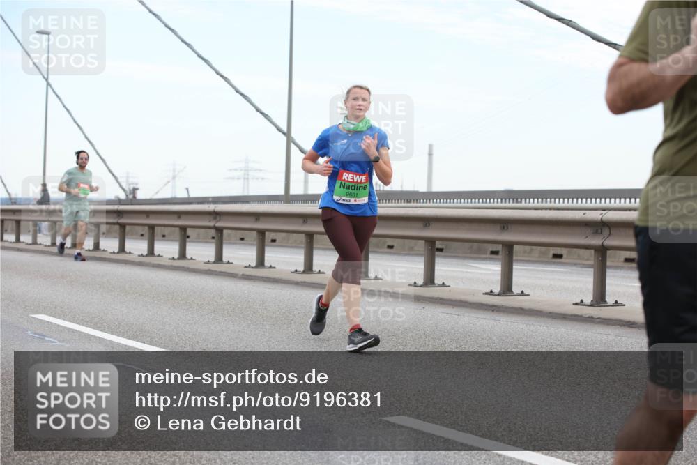 03.10.2025 - Köhlbrandbrückenlauf Lena Gebhardt http://msf.ph/oto/9196381 03.10.2025 15:26:17 Position 1 9601 meine-sportfotos.de