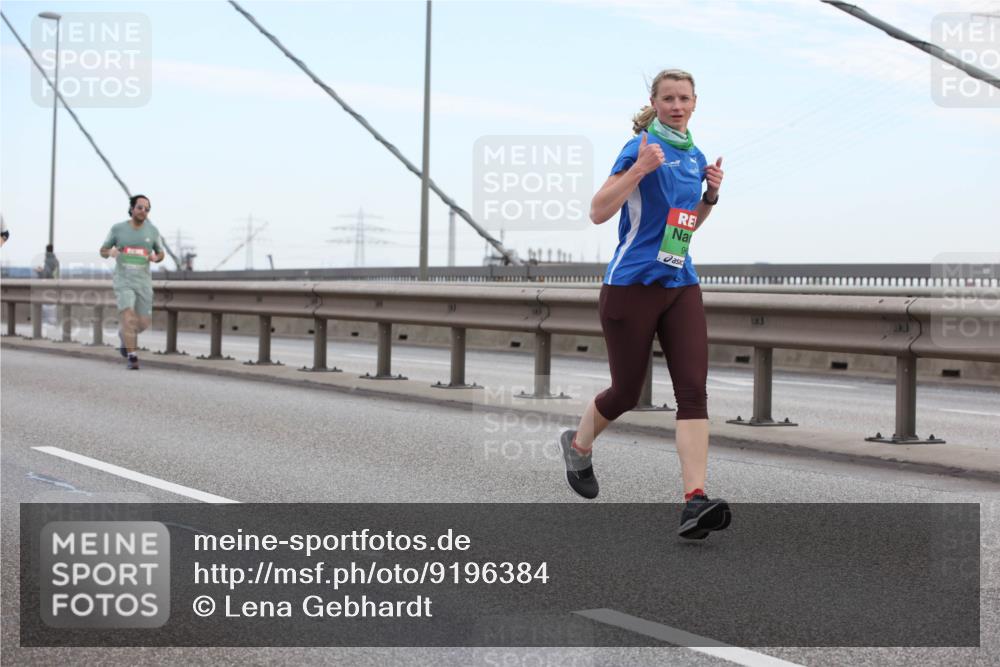 03.10.2025 - Köhlbrandbrückenlauf Lena Gebhardt http://msf.ph/oto/9196384 03.10.2025 15:26:17 Position 1  meine-sportfotos.de