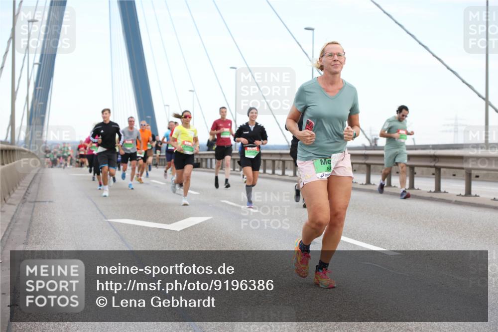 03.10.2025 - Köhlbrandbrückenlauf Lena Gebhardt http://msf.ph/oto/9196386 03.10.2025 15:26:18 Position 1 87 meine-sportfotos.de