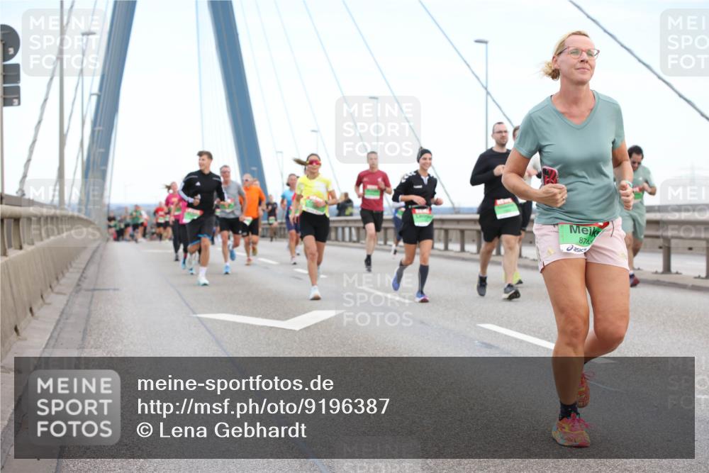 03.10.2025 - Köhlbrandbrückenlauf Lena Gebhardt http://msf.ph/oto/9196387 03.10.2025 15:26:19 Position 1 874 meine-sportfotos.de