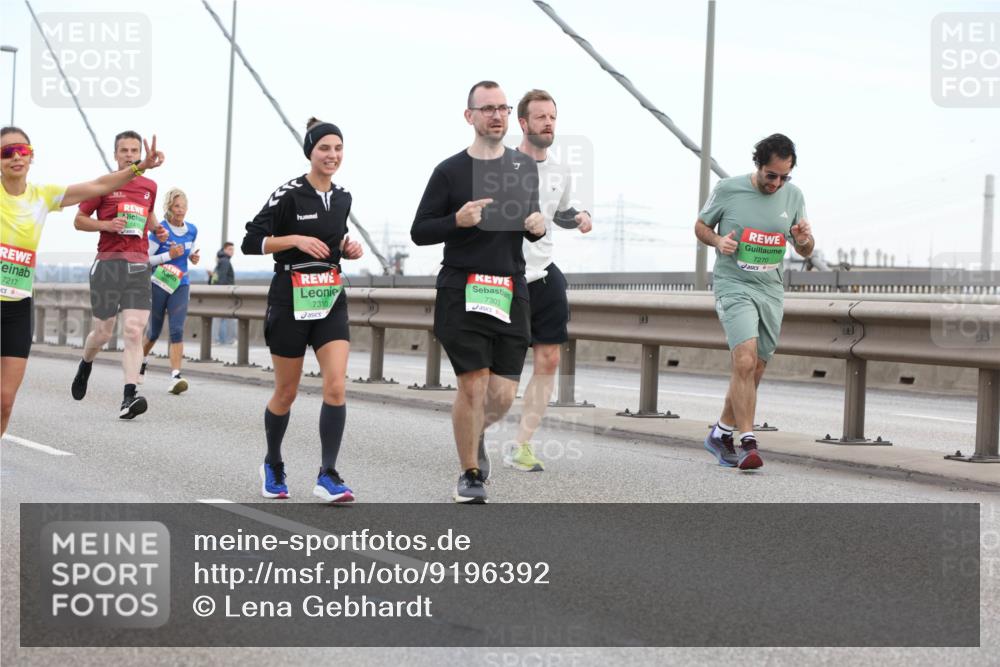 03.10.2025 - Köhlbrandbrückenlauf Lena Gebhardt http://msf.ph/oto/9196392 03.10.2025 15:26:20 Position 1 7217, 741, 7310, 7303, 7270 meine-sportfotos.de