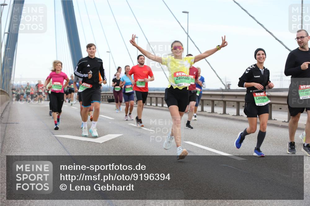03.10.2025 - Köhlbrandbrückenlauf Lena Gebhardt http://msf.ph/oto/9196394 03.10.2025 15:26:21 Position 1 7217, 7310, 7303 meine-sportfotos.de