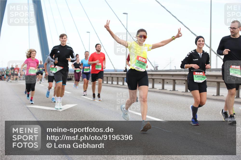 03.10.2025 - Köhlbrandbrückenlauf Lena Gebhardt http://msf.ph/oto/9196396 03.10.2025 15:26:21 Position 1 7217, 7310, 7303 meine-sportfotos.de