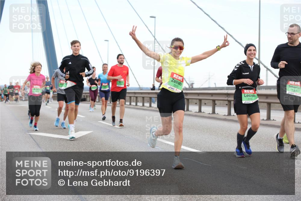 03.10.2025 - Köhlbrandbrückenlauf Lena Gebhardt http://msf.ph/oto/9196397 03.10.2025 15:26:21 Position 1 7217, 7310, 7303 meine-sportfotos.de