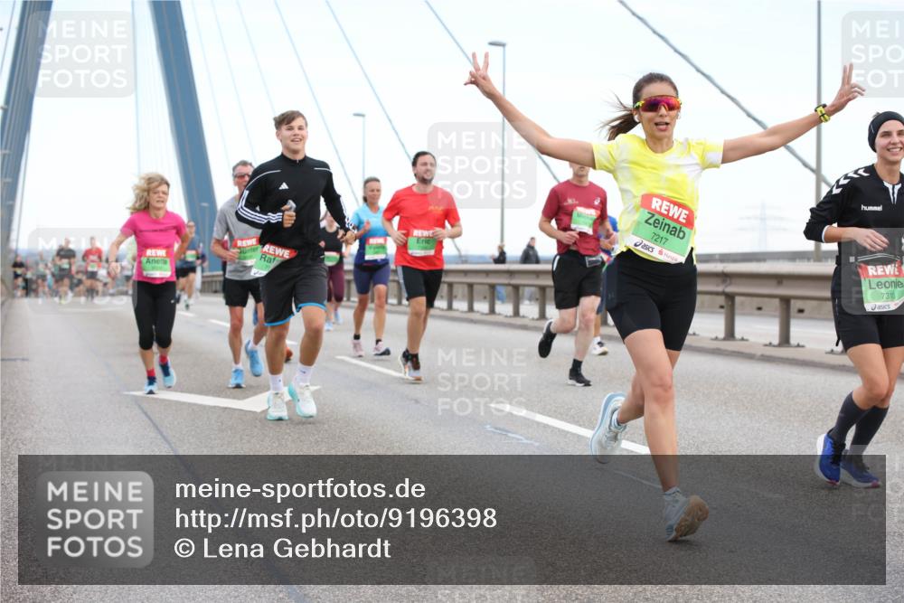 03.10.2025 - Köhlbrandbrückenlauf Lena Gebhardt http://msf.ph/oto/9196398 03.10.2025 15:26:21 Position 1 7217, 7310 meine-sportfotos.de