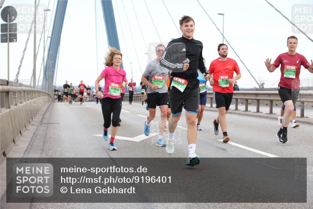 03.10.2025 - Köhlbrandbrückenlauf Lena Gebhardt http://msf.ph/oto/9196401 03.10.2025 15:26:22 Position 1 9508, 7543, 7419 meine-sportfotos.de