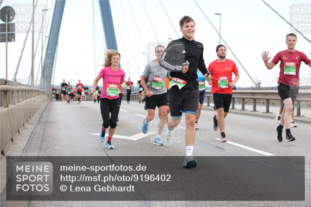 03.10.2025 - Köhlbrandbrückenlauf Lena Gebhardt http://msf.ph/oto/9196402 03.10.2025 15:26:22 Position 1 9508, 9509, 7419, 7304 meine-sportfotos.de