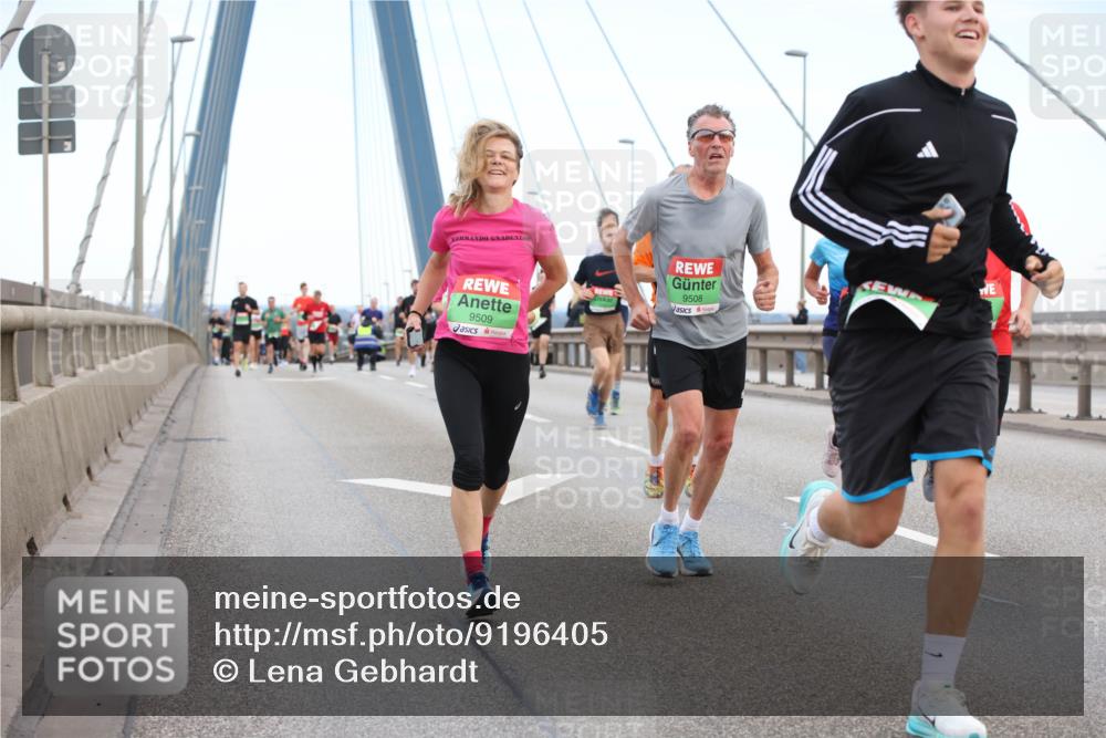 03.10.2025 - Köhlbrandbrückenlauf Lena Gebhardt http://msf.ph/oto/9196405 03.10.2025 15:26:23 Position 1 9509, 9508 meine-sportfotos.de