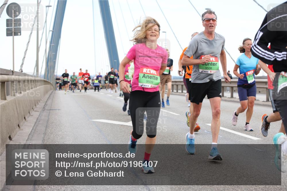 03.10.2025 - Köhlbrandbrückenlauf Lena Gebhardt http://msf.ph/oto/9196407 03.10.2025 15:26:24 Position 1 9509, 9508 meine-sportfotos.de
