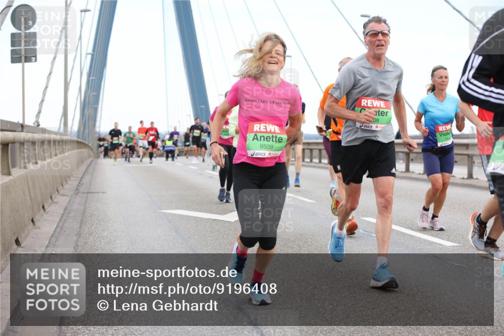 03.10.2025 - Köhlbrandbrückenlauf Lena Gebhardt http://msf.ph/oto/9196408 03.10.2025 15:26:24 Position 1 9509, 08, 744 meine-sportfotos.de