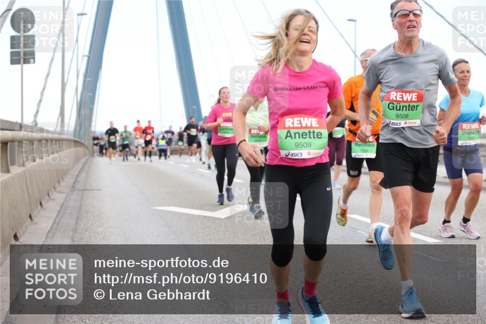 03.10.2025 - Köhlbrandbrückenlauf Lena Gebhardt http://msf.ph/oto/9196410 03.10.2025 15:26:24 Position 1 9509, 7558, 9508, 7447 meine-sportfotos.de