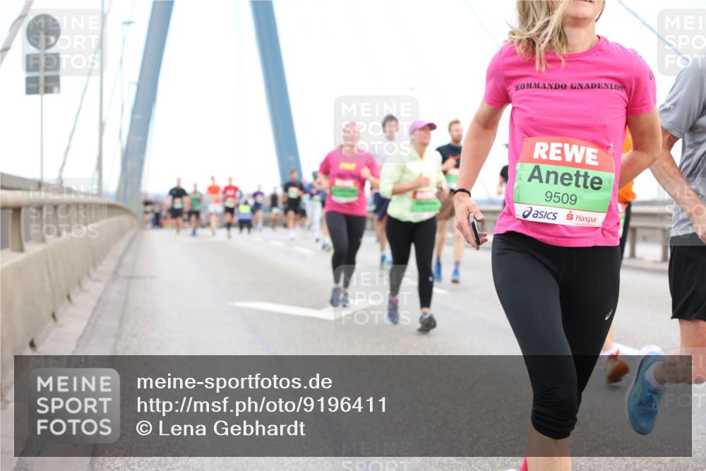 03.10.2025 - Köhlbrandbrückenlauf Lena Gebhardt http://msf.ph/oto/9196411 03.10.2025 15:26:24 Position 1 9509 meine-sportfotos.de