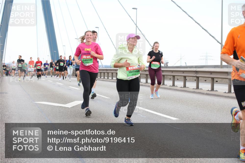 03.10.2025 - Köhlbrandbrückenlauf Lena Gebhardt http://msf.ph/oto/9196415 03.10.2025 15:26:25 Position 1 8984, 9218, 7161 meine-sportfotos.de
