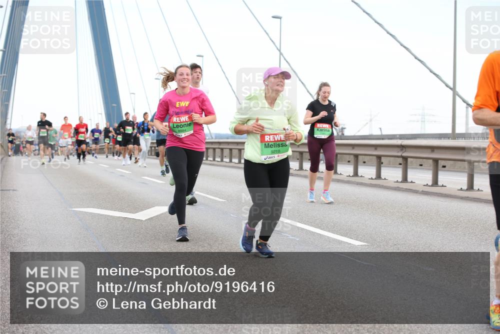 03.10.2025 - Köhlbrandbrückenlauf Lena Gebhardt http://msf.ph/oto/9196416 03.10.2025 15:26:25 Position 1 8984, 9218, 7161 meine-sportfotos.de