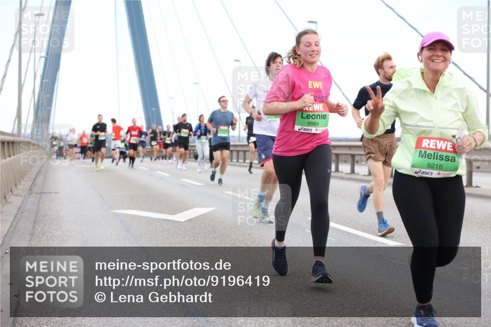 03.10.2025 - Köhlbrandbrückenlauf Lena Gebhardt http://msf.ph/oto/9196419 03.10.2025 15:26:26 Position 1 8984, 9218 meine-sportfotos.de