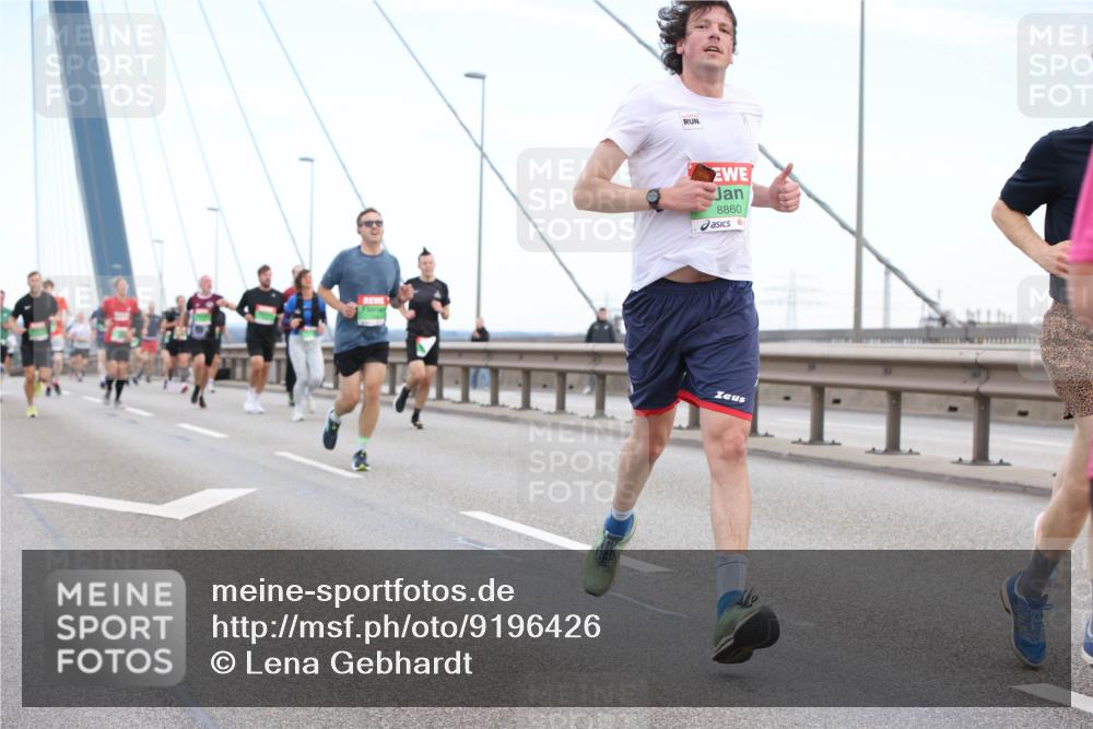 03.10.2025 - Köhlbrandbrückenlauf Lena Gebhardt http://msf.ph/oto/9196426 03.10.2025 15:26:28 Position 1 8860 meine-sportfotos.de