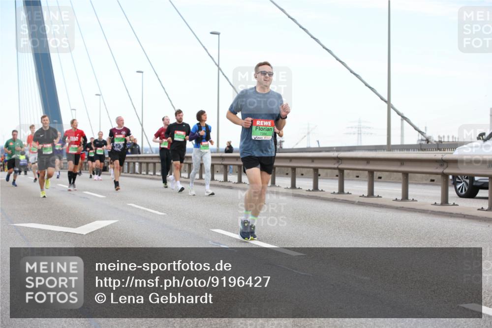 03.10.2025 - Köhlbrandbrückenlauf Lena Gebhardt http://msf.ph/oto/9196427 03.10.2025 15:26:29 Position 1 7394 meine-sportfotos.de