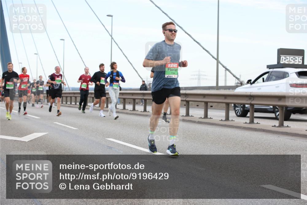 03.10.2025 - Köhlbrandbrückenlauf Lena Gebhardt http://msf.ph/oto/9196429 03.10.2025 15:26:30 Position 1 7394, 0, 25, 35 meine-sportfotos.de