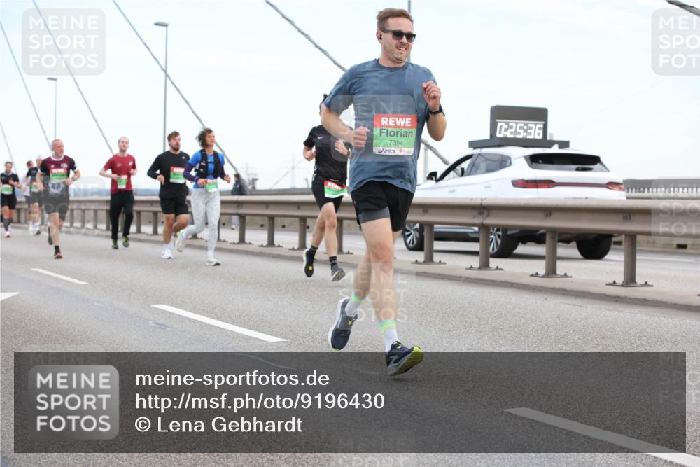 03.10.2025 - Köhlbrandbrückenlauf Lena Gebhardt http://msf.ph/oto/9196430 03.10.2025 15:26:30 Position 1 7394, 0, 25, 36 meine-sportfotos.de