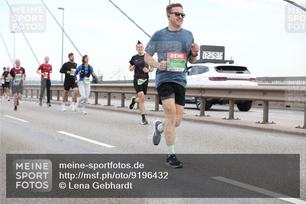 03.10.2025 - Köhlbrandbrückenlauf Lena Gebhardt http://msf.ph/oto/9196432 03.10.2025 15:26:30 Position 1 7394, 0, 25, 36 meine-sportfotos.de