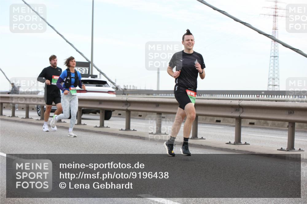 03.10.2025 - Köhlbrandbrückenlauf Lena Gebhardt http://msf.ph/oto/9196438 03.10.2025 15:26:32 Position 1 5, 37 meine-sportfotos.de