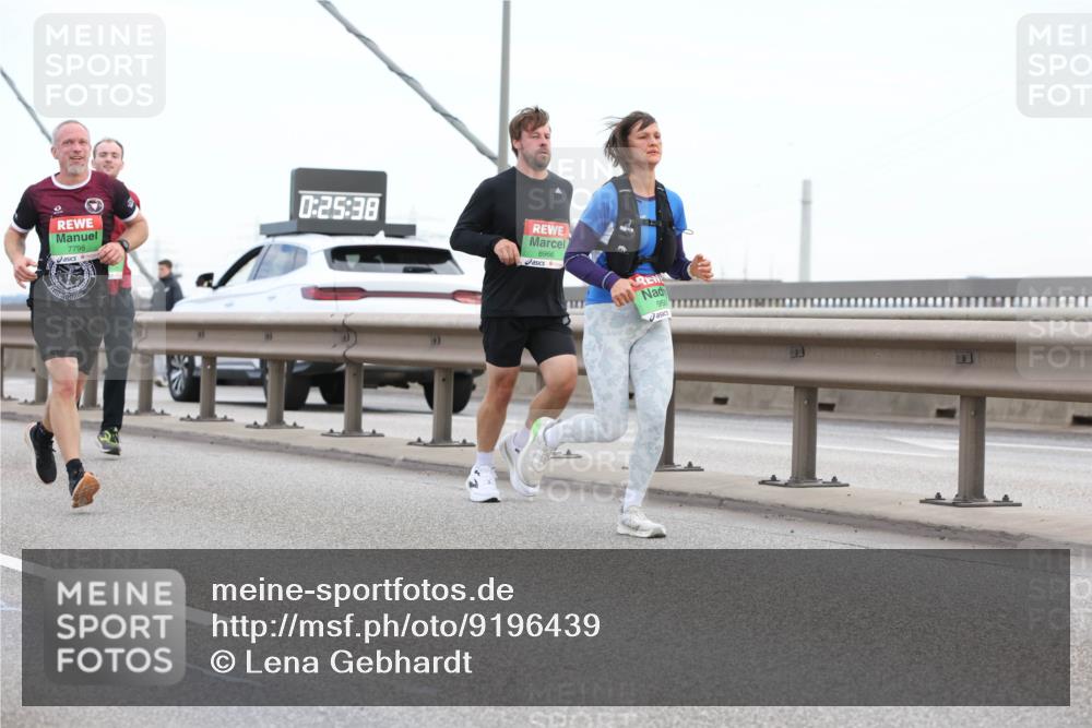 03.10.2025 - Köhlbrandbrückenlauf Lena Gebhardt http://msf.ph/oto/9196439 03.10.2025 15:26:32 Position 1 7798, 0, 25, 38, 8966, 959 meine-sportfotos.de