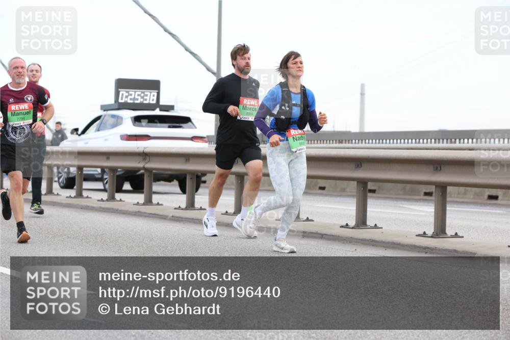03.10.2025 - Köhlbrandbrückenlauf Lena Gebhardt http://msf.ph/oto/9196440 03.10.2025 15:26:32 Position 1 7798, 0, 25, 38, 8966, 9597 meine-sportfotos.de