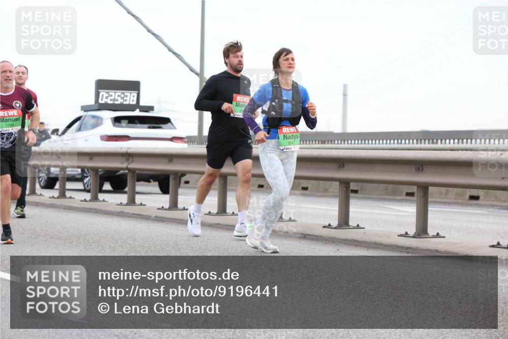 03.10.2025 - Köhlbrandbrückenlauf Lena Gebhardt http://msf.ph/oto/9196441 03.10.2025 15:26:32 Position 1 7798, 0, 25, 38, 9597 meine-sportfotos.de