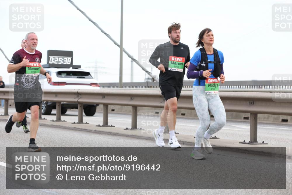 03.10.2025 - Köhlbrandbrückenlauf Lena Gebhardt http://msf.ph/oto/9196442 03.10.2025 15:26:33 Position 1 7798, 0, 25, 38, 8966, 9597 meine-sportfotos.de