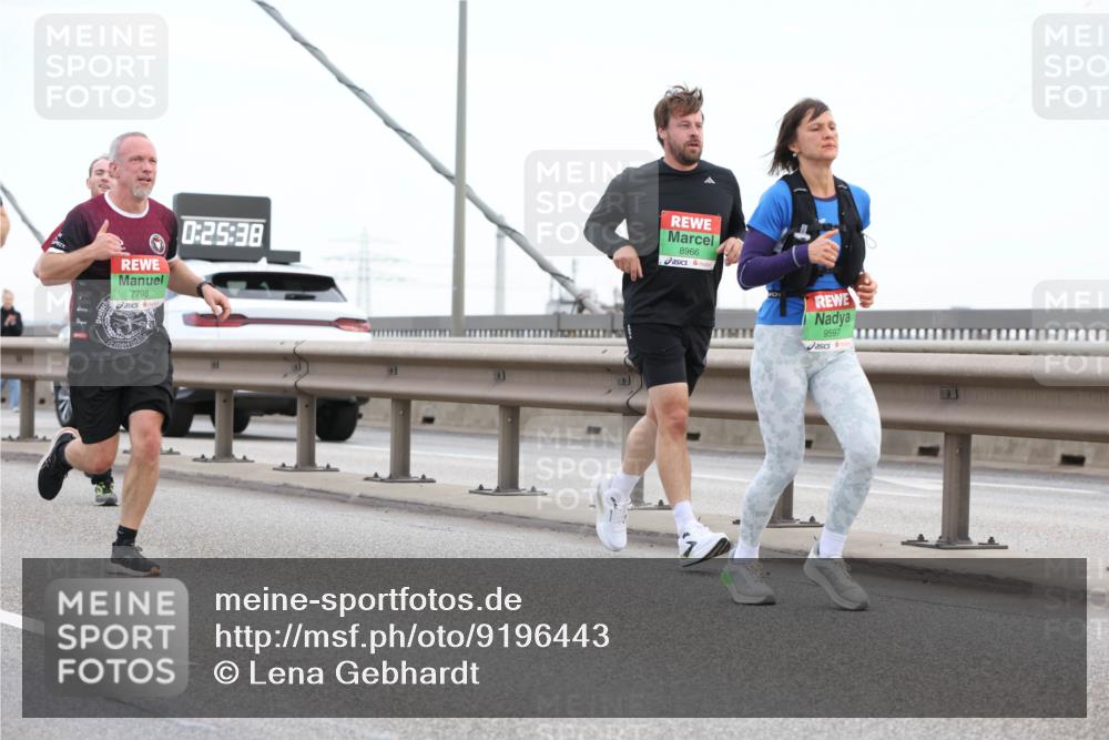 03.10.2025 - Köhlbrandbrückenlauf Lena Gebhardt http://msf.ph/oto/9196443 03.10.2025 15:26:33 Position 1 7798, 0, 25, 38, 8966, 9597 meine-sportfotos.de