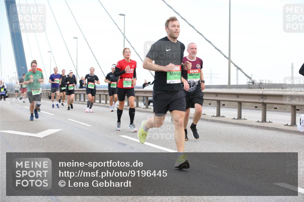 03.10.2025 - Köhlbrandbrückenlauf Lena Gebhardt http://msf.ph/oto/9196445 03.10.2025 15:26:33 Position 1 7798, 7818 meine-sportfotos.de