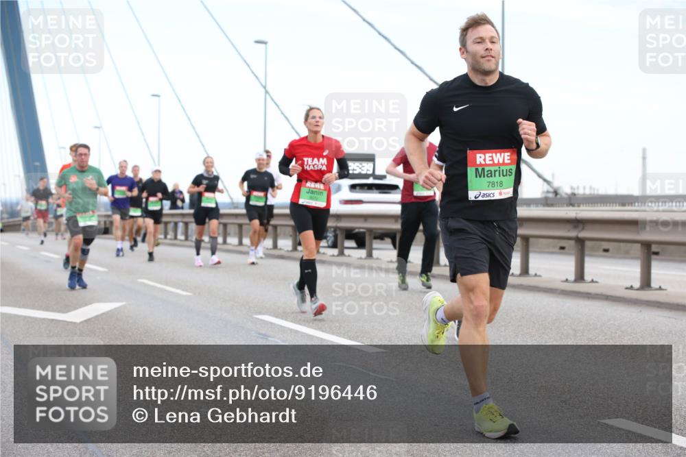 03.10.2025 - Köhlbrandbrückenlauf Lena Gebhardt http://msf.ph/oto/9196446 03.10.2025 15:26:34 Position 1 5, 39, 7818 meine-sportfotos.de